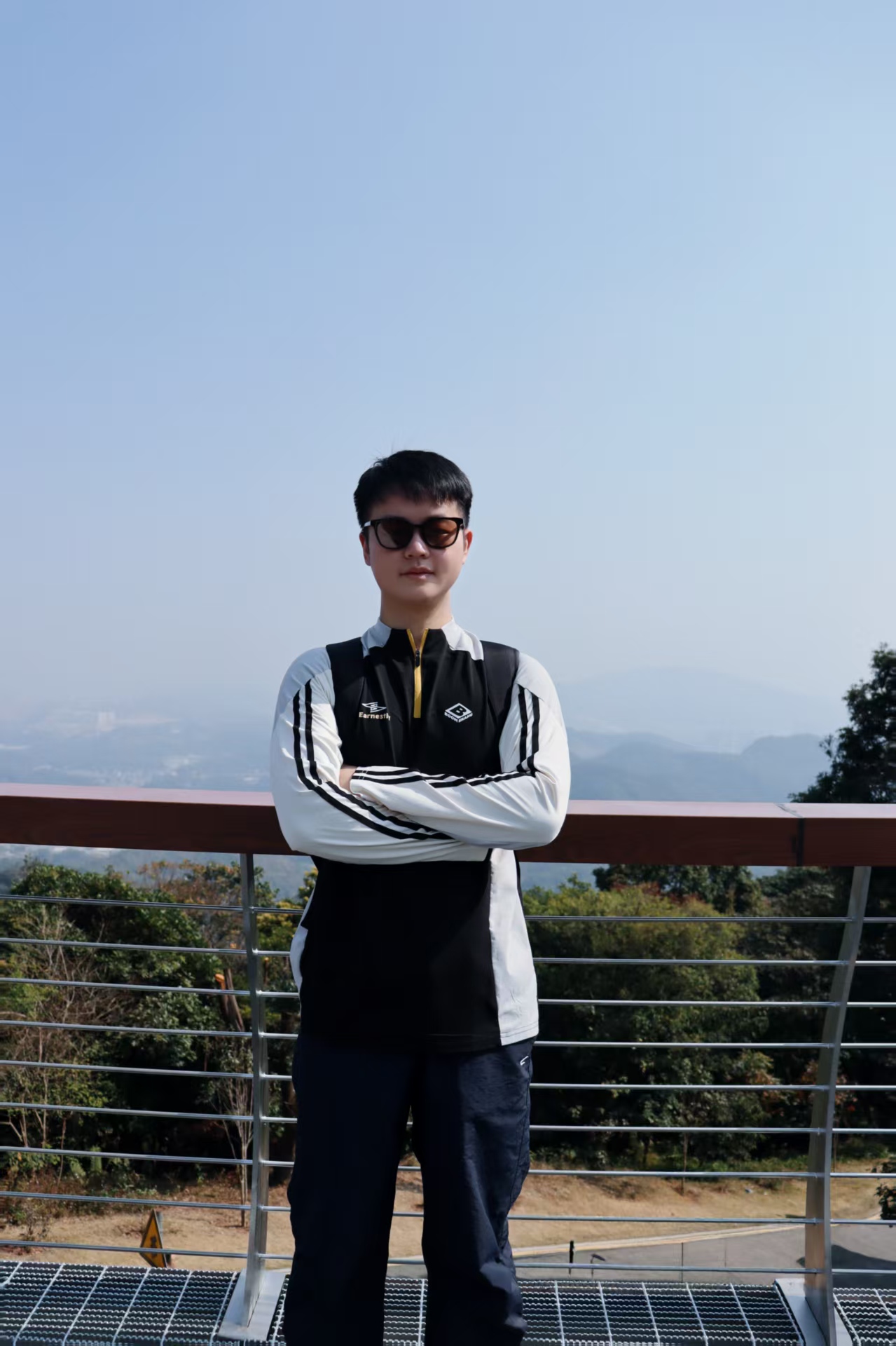 江达伟个人照片